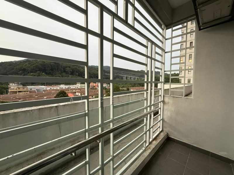 Kondominium untuk Disewa di Legendview - Alice Low - Balcony - PropertyGuru.com.my
