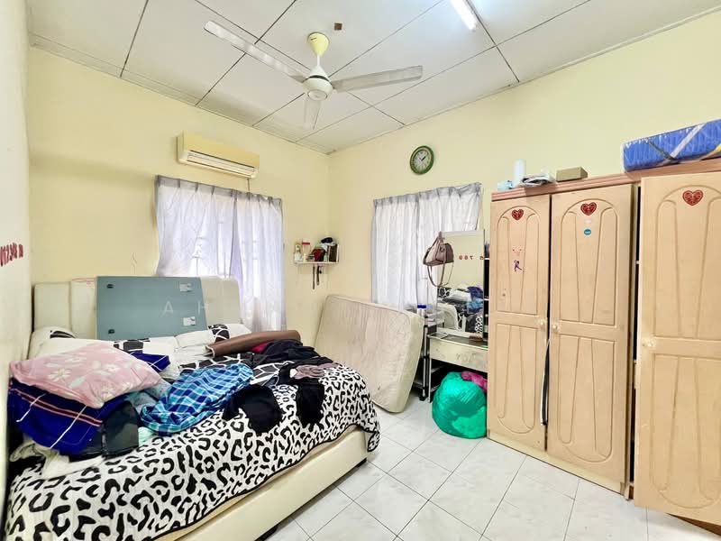 Bungalow for Sale in Taman Pinggiran Putra (Seri Kembangan) - Ahmad Fadlee - PropertyGuru.com.my