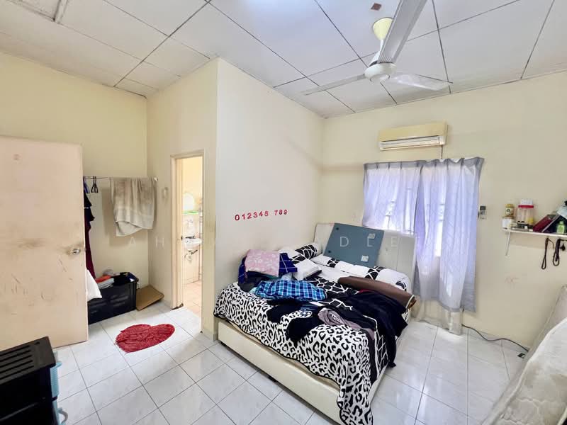 Bungalow for Sale in Taman Pinggiran Putra (Seri Kembangan) - Ahmad Fadlee - PropertyGuru.com.my