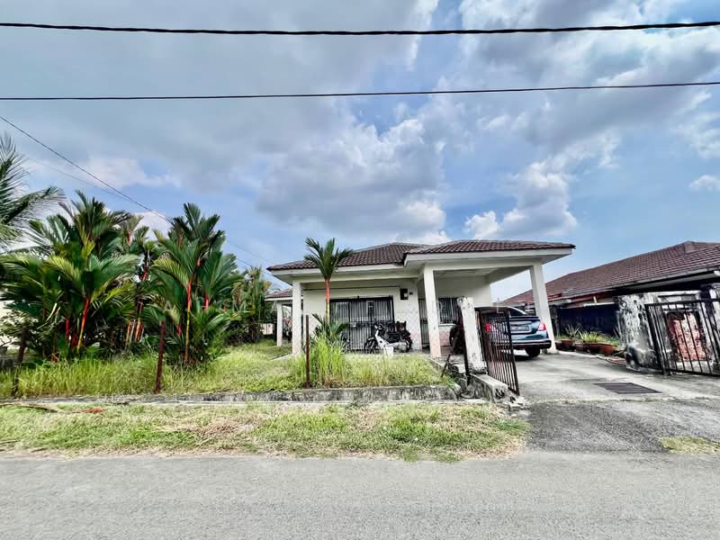 Bungalow for Sale in Taman Pinggiran Putra (Seri Kembangan) - Ahmad Fadlee - PropertyGuru.com.my