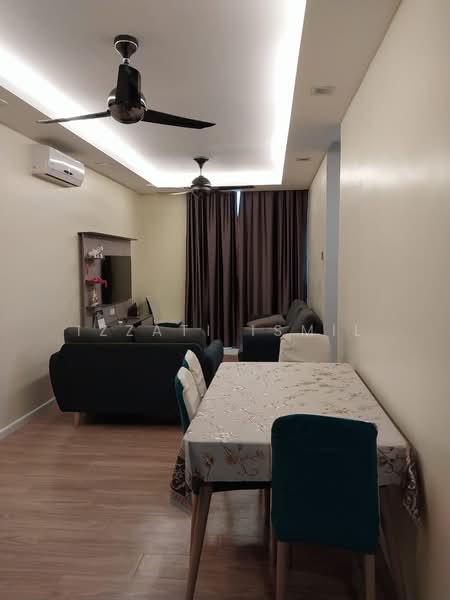 Kondominium untuk Dijual di Lakefront Residence - Izzati Ismil - Living Room - PropertyGuru.com.my