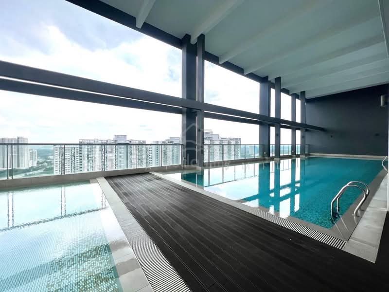 Kondominium untuk Dijual di Lakefront Residence - Izzati Ismil - Pool - PropertyGuru.com.my