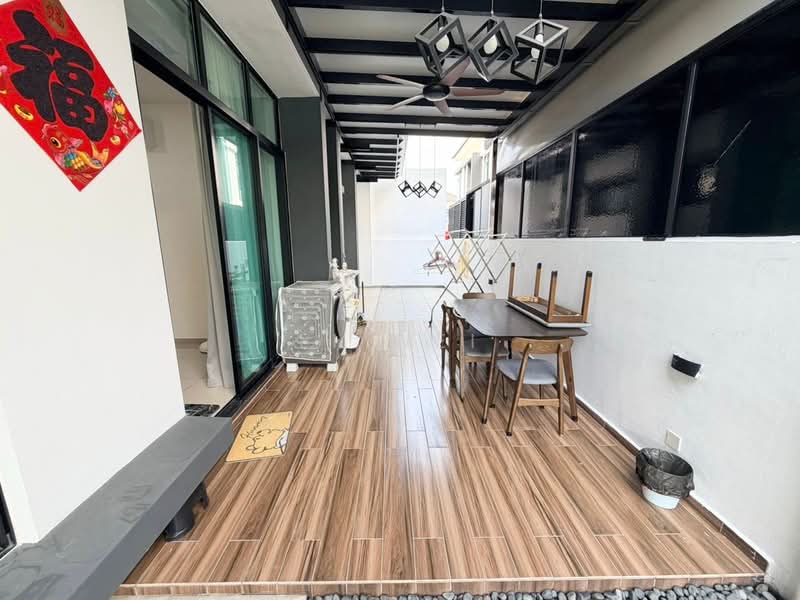 Cluster House for Rent in Taman Austin Duta (Tebrau) - Li Wei - Balcony - PropertyGuru.com.my