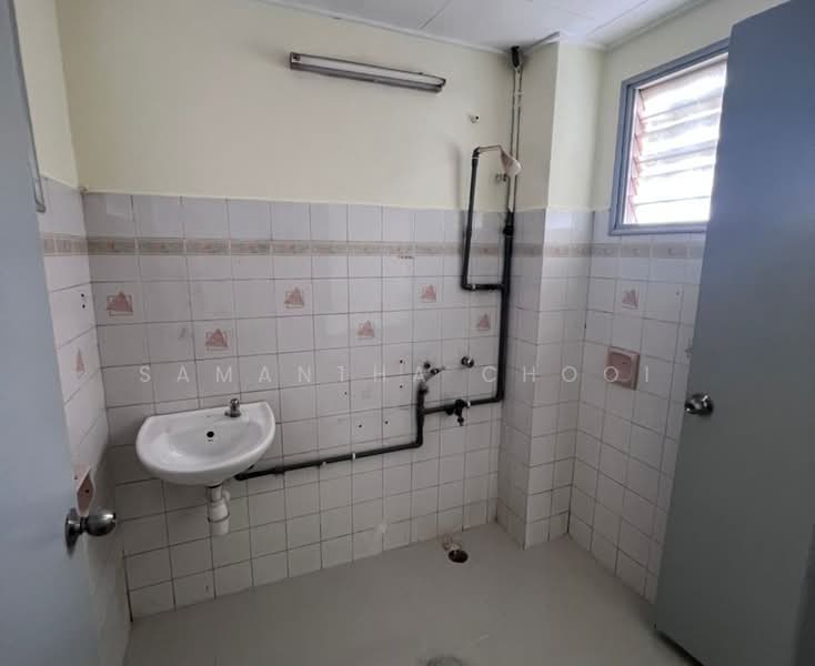 Rumah Teres 2 Tingkat untuk Dijual di Usj 3 (Subang Jaya) - Samantha Chooi - Bathroom - PropertyGuru.com.my