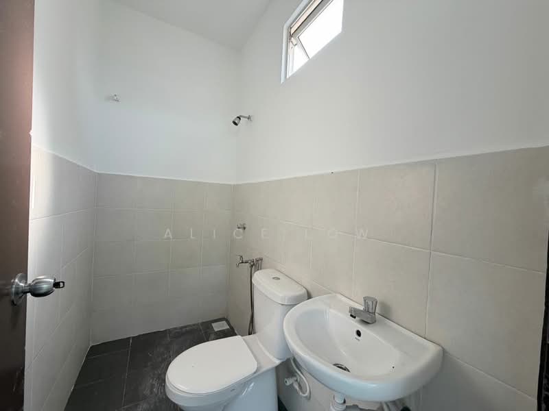 3-storey Terraced House for Sale in Taman Kundang Jaya (Rawang) - Alice Low - Bathroom - PropertyGuru.com.my