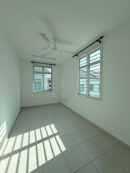 3-storey Terraced House for Sale in Taman Kundang Jaya (Rawang) - Alice Low - Interior - PropertyGuru.com.my