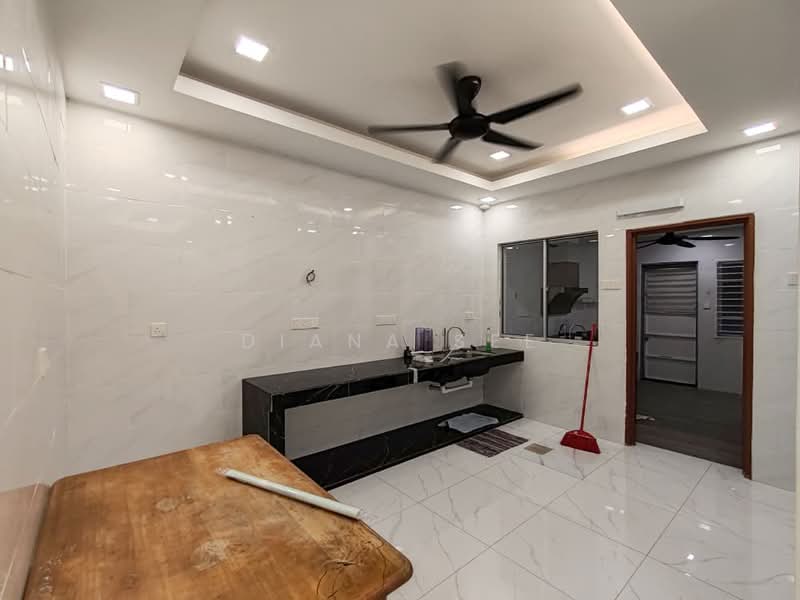 2-storey Terraced House for Rent in Kota Kemuning (Shah Alam) - Diana See - Kitchen - PropertyGuru.com.my