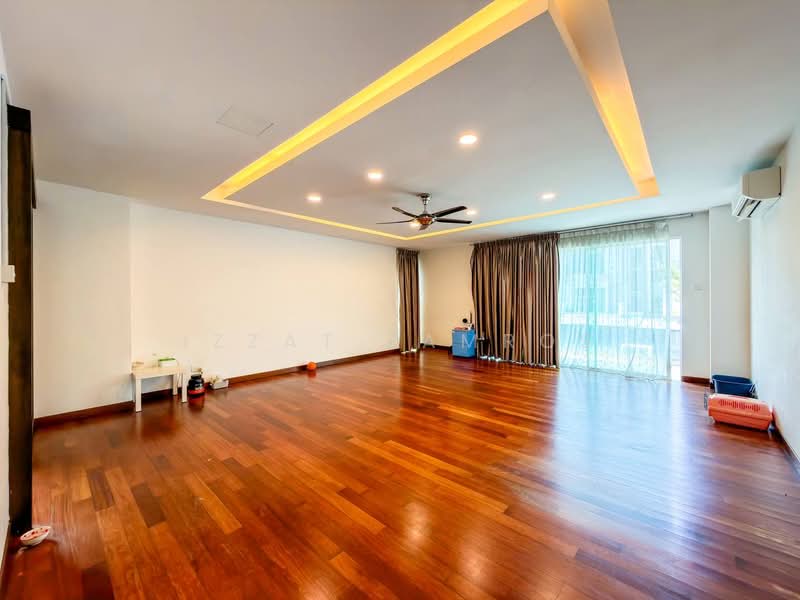 Rumah Berkembar untuk Dijual di Kota Damansara (Selangor) - Izzat Zamros - Living Room - PropertyGuru.com.my