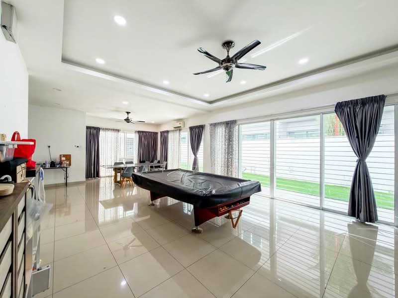 Rumah Berkembar untuk Dijual di Kota Damansara (Selangor) - Izzat Zamros - Living Room - PropertyGuru.com.my