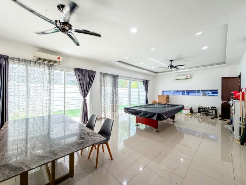 Rumah Berkembar untuk Dijual di Kota Damansara (Selangor) - Izzat Zamros - Living Room - PropertyGuru.com.my