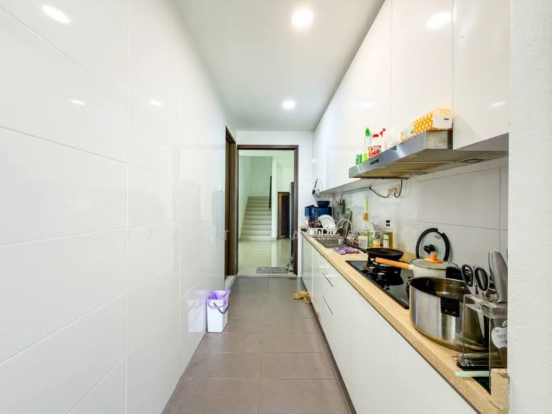 Rumah Berkembar untuk Dijual di Kota Damansara (Selangor) - Izzat Zamros - Kitchen - PropertyGuru.com.my