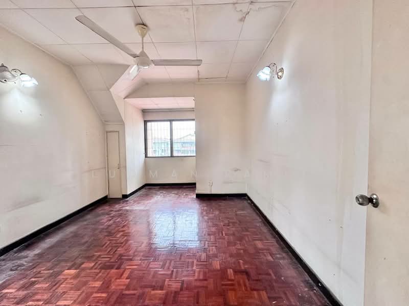 2-storey Terraced House for Sale in Taman Setiawangsa (Setiawangsa) - Luqman Ramli - Living Room - PropertyGuru.com.my