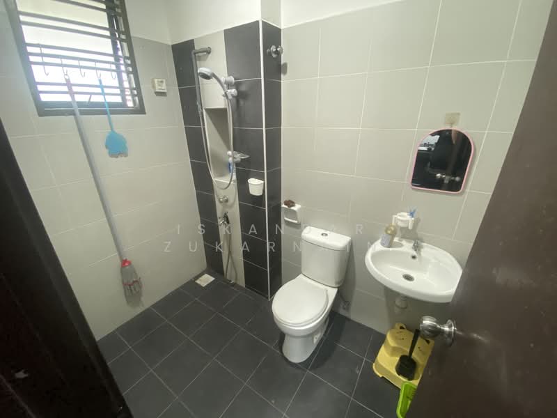 2-storey Terraced House for Sale in Taman Bukit Tiram (Ulu Tiram) - Iskandar Zukarnain - Bathroom - PropertyGuru.com.my