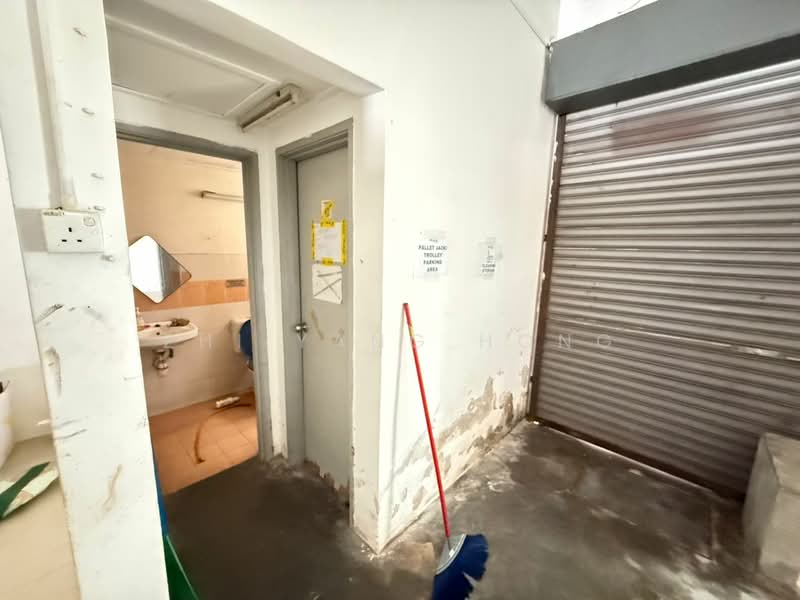 Shop for Sale in Kulai (Johor) - Zhi Yang Hong - Bathroom - PropertyGuru.com.my