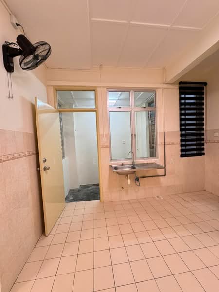 Rumah Teres 1.5 Tingkat untuk Disewa di Johor Bahru (Johor) - Vincent Tea - Kitchen - PropertyGuru.com.my