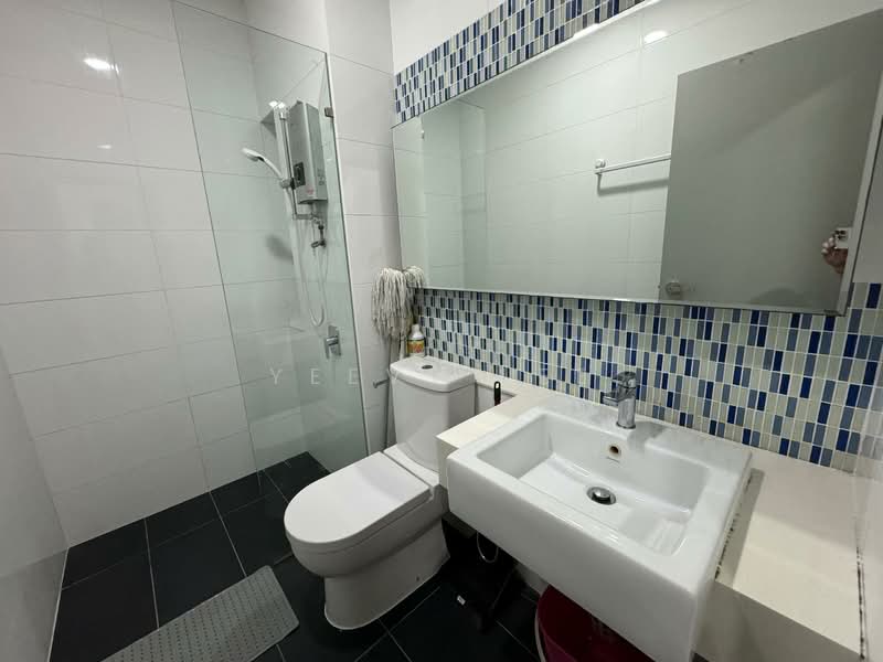 Servis Apartment untuk Disewa di Residential Suites @ HighPark - Yeevy Lee - Bathroom - PropertyGuru.com.my