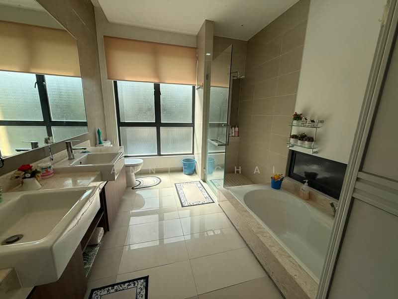 Rumah Banglo untuk Dijual di Leisure Farm (Gelang Patah) - Annie Chai - Bathroom - PropertyGuru.com.my