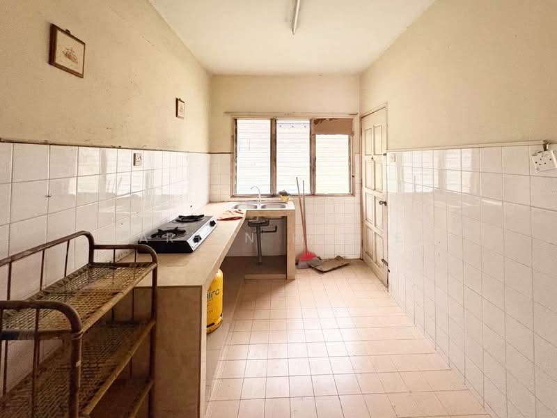 2-storey Terraced House for Sale in Taman TTDI Jaya (Shah Alam) - Farhan Rafael - Kitchen - PropertyGuru.com.my