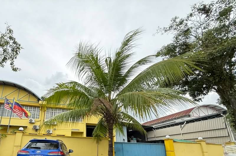 Semi-D Factory for Sale in Taman Perindustrian Batu Caves (Batu Caves) - Angel Yew - Exterior - PropertyGuru.com.my