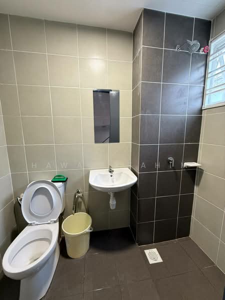 2-storey Terraced House for Rent in Dengkil (Selangor) - Hawa Ibrahim - Bathroom - PropertyGuru.com.my