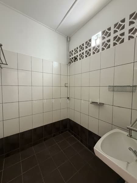 Rumah Teres 1 Tingkat untuk Disewa di Batu 9 (Cheras) - Chris Lee - Bathroom - PropertyGuru.com.my