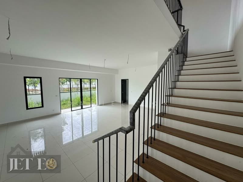 2-storey Terraced House for Sale in Bandar Tropicana Aman (Telok Panglima Garang) - Daniel Kok - Living Room - PropertyGuru.com.my