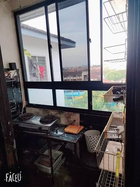 Rumah Flat untuk Dijual di Flat Taman Pelangi Indah - Bernice Gan - Kitchen - PropertyGuru.com.my