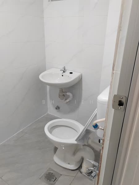 Kondominium untuk Dijual di Bangunan Choo Cheng Khay - BH Tieh - Bathroom - PropertyGuru.com.my