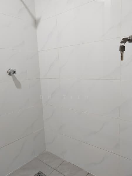 Kondominium untuk Dijual di Bangunan Choo Cheng Khay - BH Tieh - Bathroom - PropertyGuru.com.my