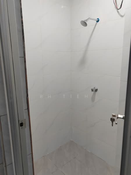 Kondominium untuk Dijual di Bangunan Choo Cheng Khay - BH Tieh - Bathroom - PropertyGuru.com.my