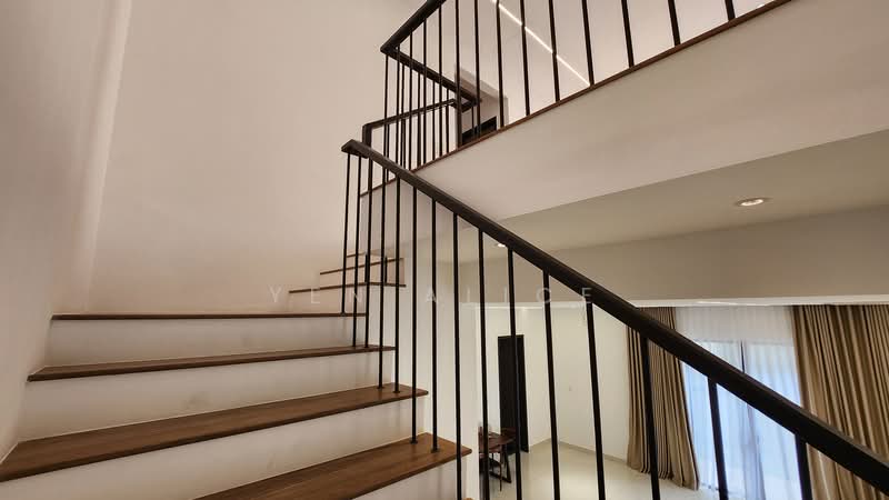 Rumah Teres 2 Tingkat untuk Disewa di Kota Kemuning (Shah Alam) - Yen Alice - Stairs - PropertyGuru.com.my