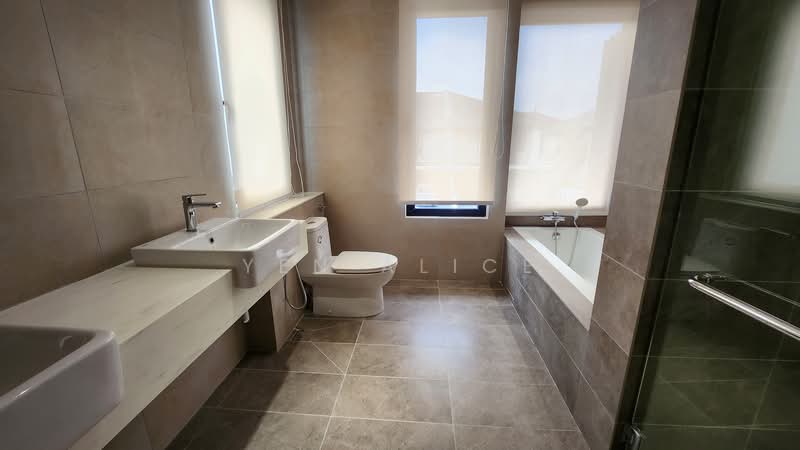 Rumah Teres 2 Tingkat untuk Disewa di Kota Kemuning (Shah Alam) - Yen Alice - Master Bathroom - PropertyGuru.com.my