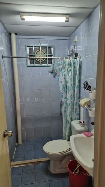 Kondominium untuk Dijual di Angkasa Condominiums - Camie Hoo - Bathroom - PropertyGuru.com.my