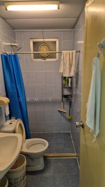 Kondominium untuk Dijual di Angkasa Condominiums - Camie Hoo - Bathroom - PropertyGuru.com.my