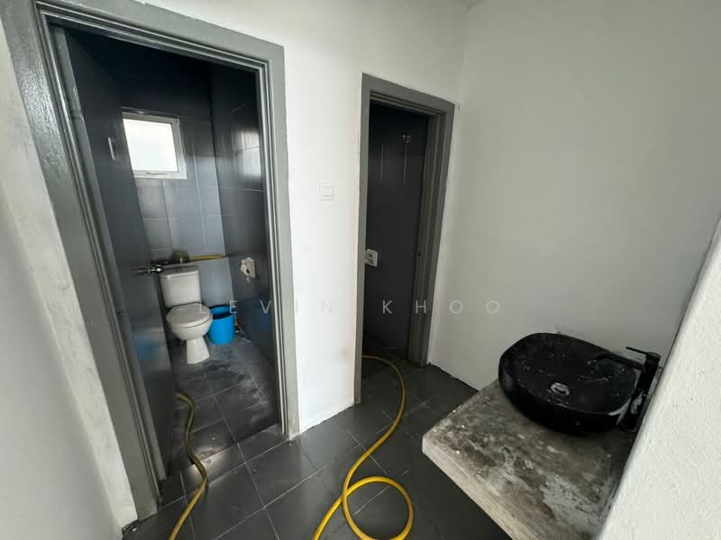 Shop for Rent in Taman Anggun (Rawang) - Levin Khoo - Bathroom - PropertyGuru.com.my