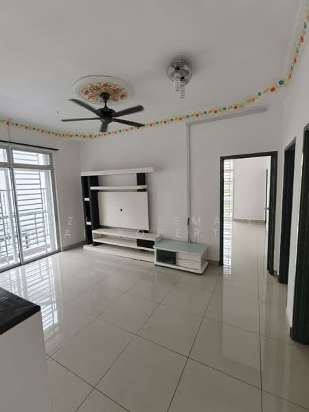 Link Bungalow for Sale in Mutiara Rini (Skudai) - Azlan Ismail aiproperty - Living Room - PropertyGuru.com.my