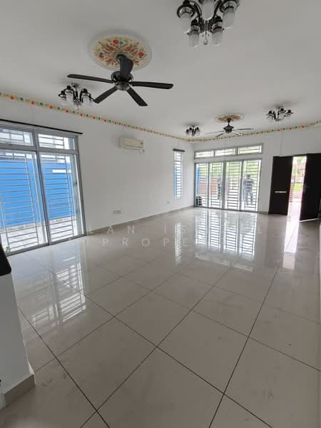 Link Bungalow for Sale in Mutiara Rini (Skudai) - Azlan Ismail aiproperty - Living Room - PropertyGuru.com.my