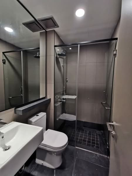 Servis Apartment untuk Dijual di Bloomsvale Menara Vista Petaling - Yeong . - Bathroom - PropertyGuru.com.my