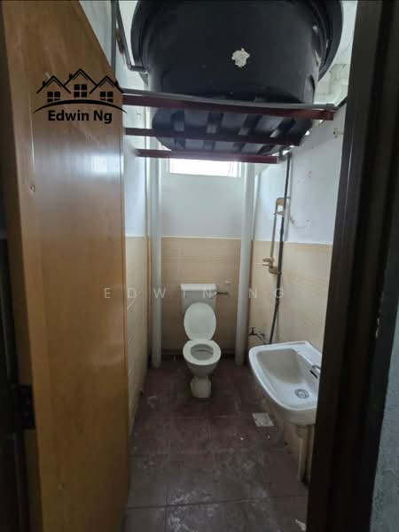 Shop for Rent in Bandar Parit Buntar (Parit Buntar) - Edwin Ng - Bathroom - PropertyGuru.com.my