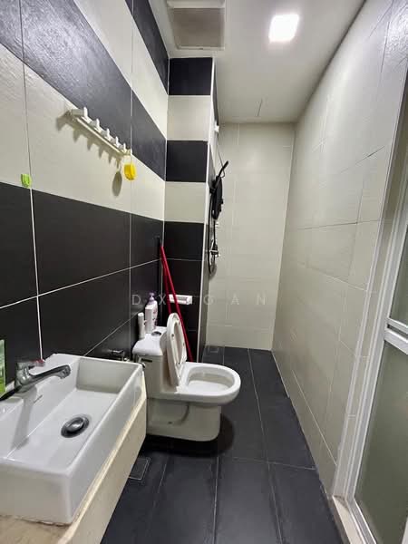 Servis Apartment untuk Disewa di D'Secret Garden 2 (Pangsapuri Kempas Indah 2) - DX GAN - Bathroom - PropertyGuru.com.my
