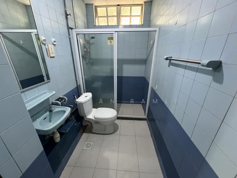 Kondominium untuk Dijual di Fajar Ria @ Pantai - Luqman Ramli - Bathroom - PropertyGuru.com.my
