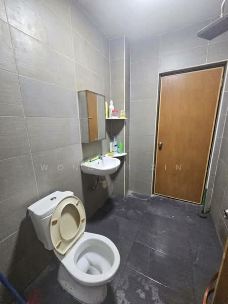Semi-Detached House for Sale in Taman Sutera Utama (Skudai) - Wong Yi Xin - Bathroom - PropertyGuru.com.my