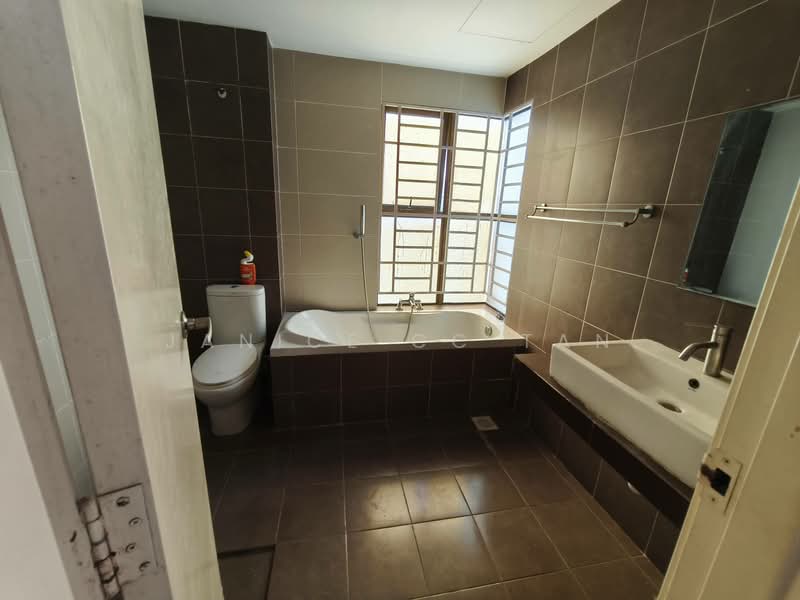 Kondominium untuk Dijual di Atmosfera Kondominium - Janice CC Tan - Bathroom - PropertyGuru.com.my