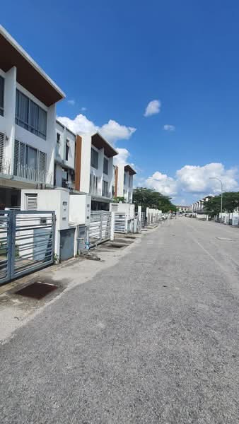 Townhouse for Sale in Puchong (Selangor) - MEI JIUN CHEW - Exterior - PropertyGuru.com.my