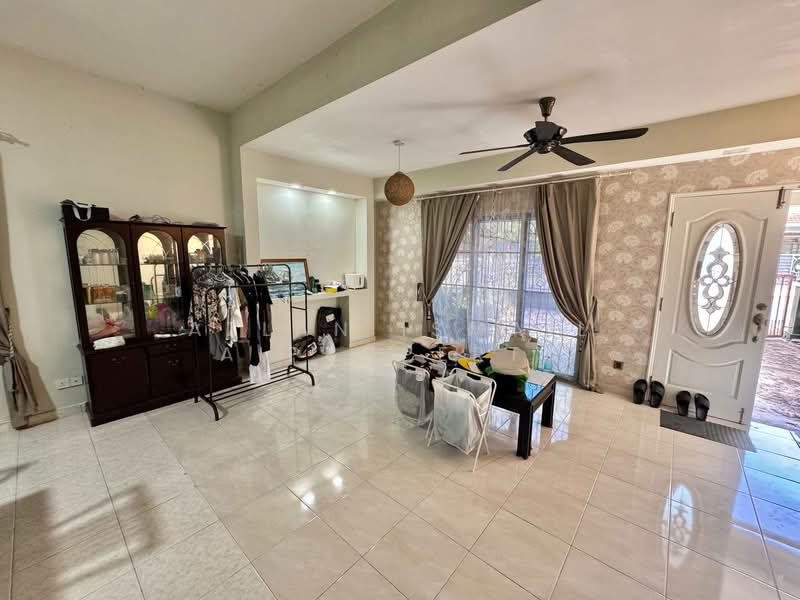 Rumah Teres 2 Tingkat untuk Dijual di Skudai (Johor) - Azlan Ismail aiproperty - Living Room - PropertyGuru.com.my