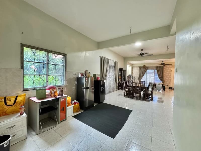 Rumah Teres 2 Tingkat untuk Dijual di Skudai (Johor) - Azlan Ismail aiproperty - Kitchen - PropertyGuru.com.my