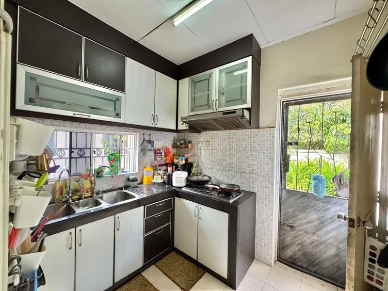 Rumah Teres 2 Tingkat untuk Dijual di Skudai (Johor) - Azlan Ismail aiproperty - Kitchen - PropertyGuru.com.my