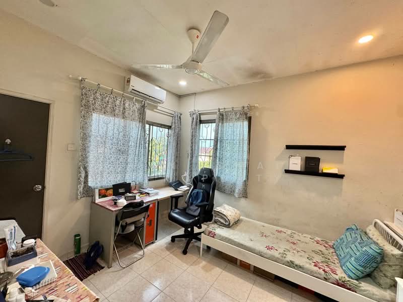 Rumah Teres 2 Tingkat untuk Dijual di Skudai (Johor) - Azlan Ismail aiproperty - Bedroom - PropertyGuru.com.my