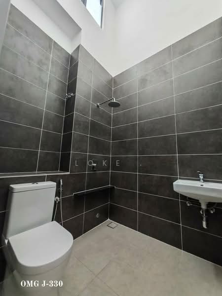 Semi-Detached House for Sale in Setia Utama (Setia Alam) - Loke . - Bathroom - PropertyGuru.com.my