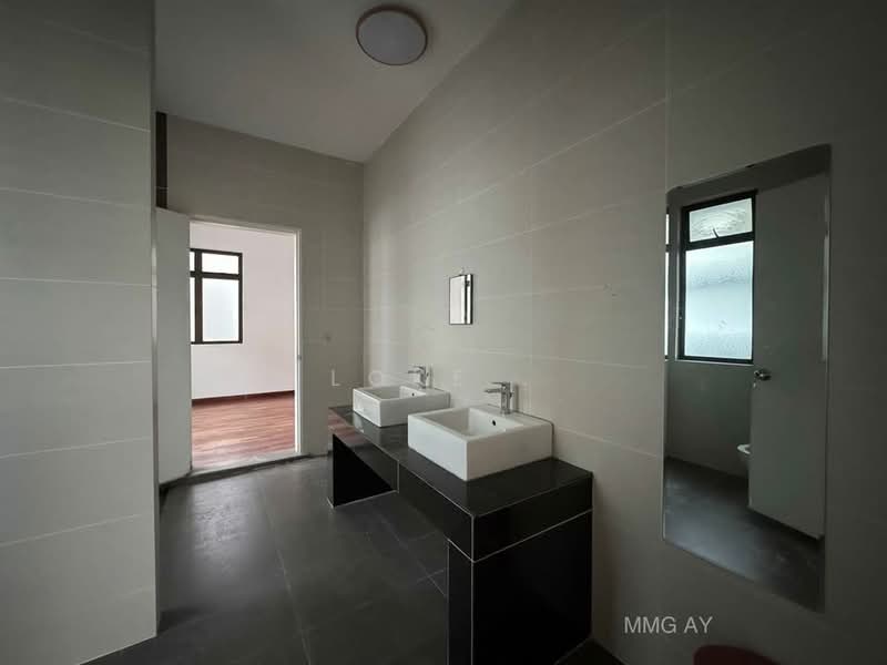 Semi-Detached House for Sale in Setia Utama (Setia Alam) - Loke . - Bathroom - PropertyGuru.com.my